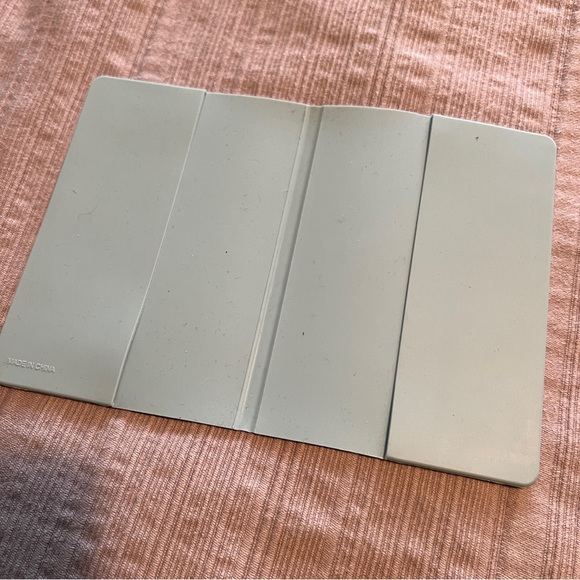 Silicone Passport Cover - pale blue - Picture 3 of 4